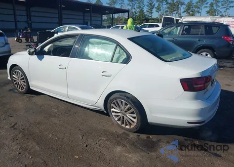 2016 Volkswagen Jetta 1.8T Sel z USA, uszkodzony, nr VIN 3VWL07AJ9GM260205